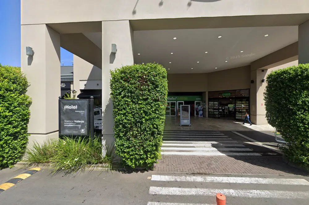 La entrada del Nordelta Centro Comercial, donde está el local